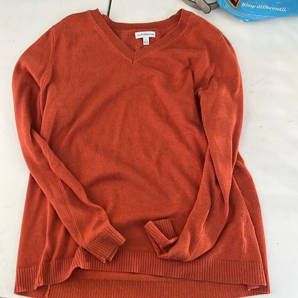 Pumpkin colored V-neck sweater from croft and borrow - Picture 4 of 5